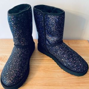 Must Go🎉  Ugg “W Classic Short Cosmos” blk Boots